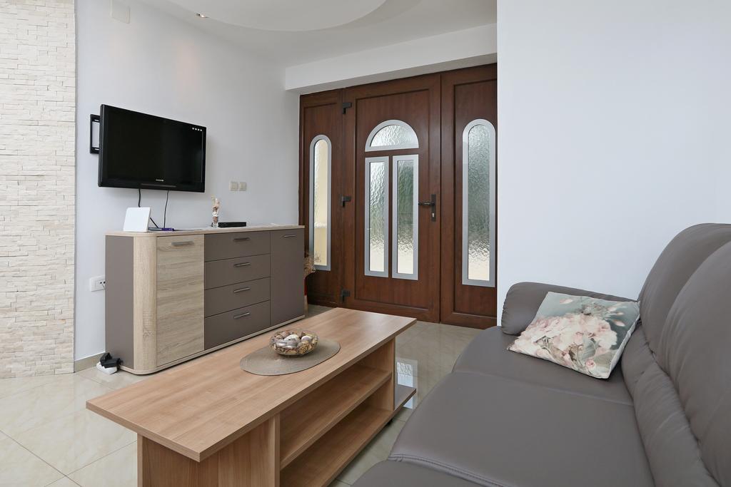 Apartments Intiv Malinska Kültér fotó