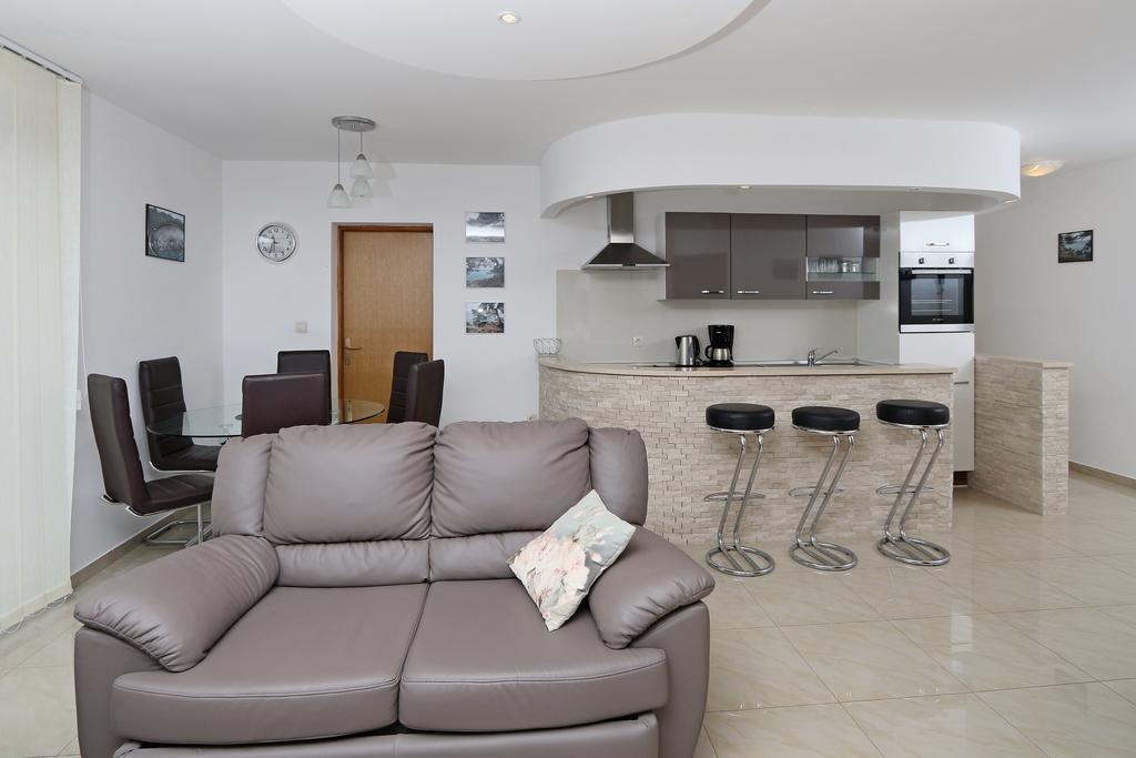 Apartments Intiv Malinska Kültér fotó