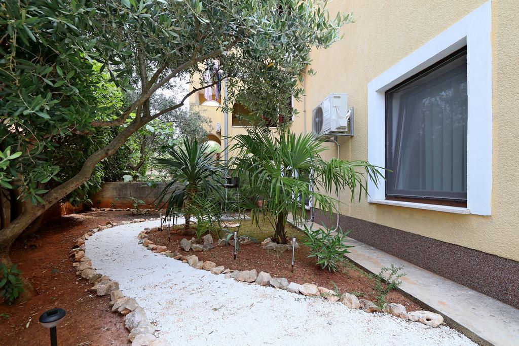 Apartments Intiv Malinska Kültér fotó